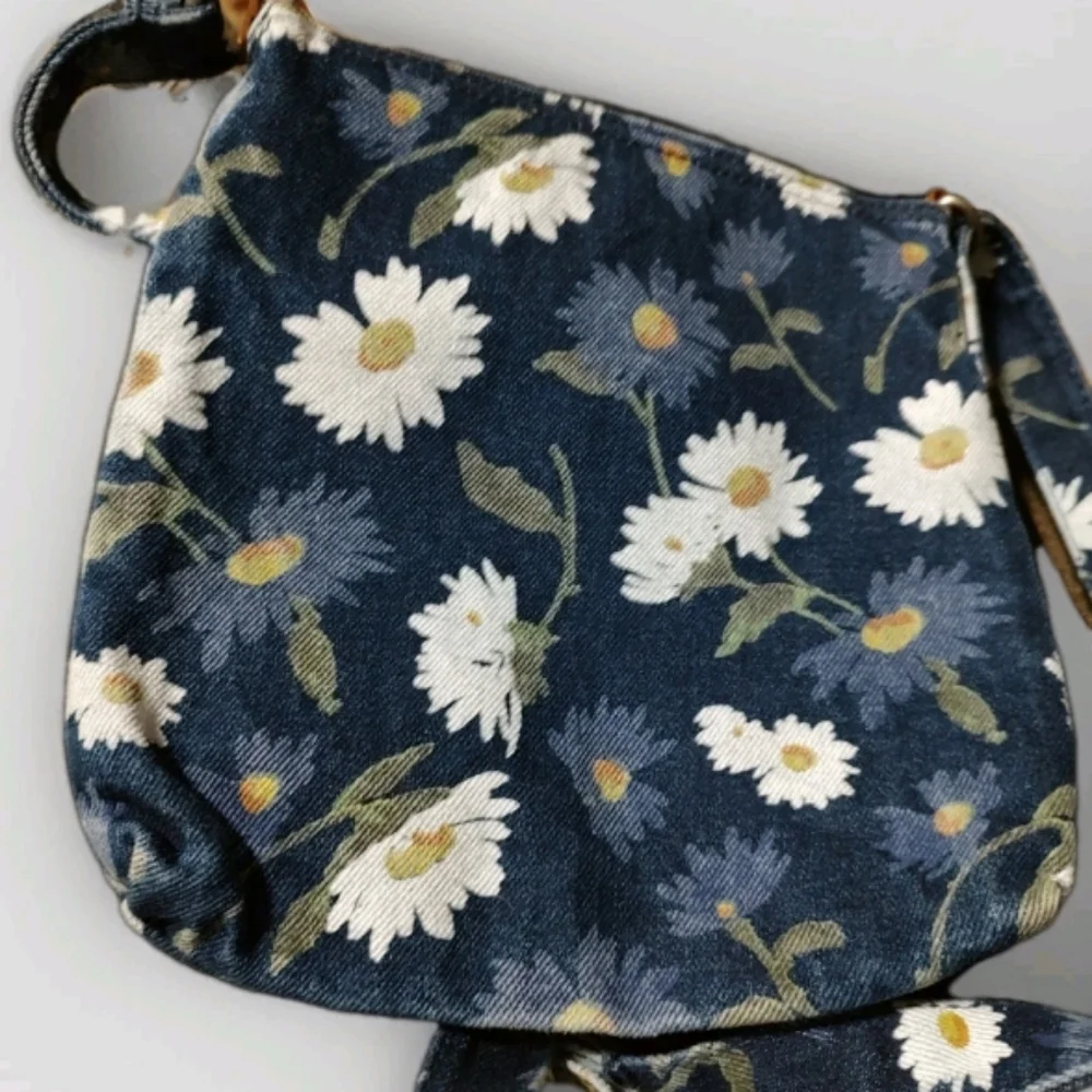 Medium Denim Floral Zip Up Crossbody Purse Made In China Leather Zip Tab NWOT